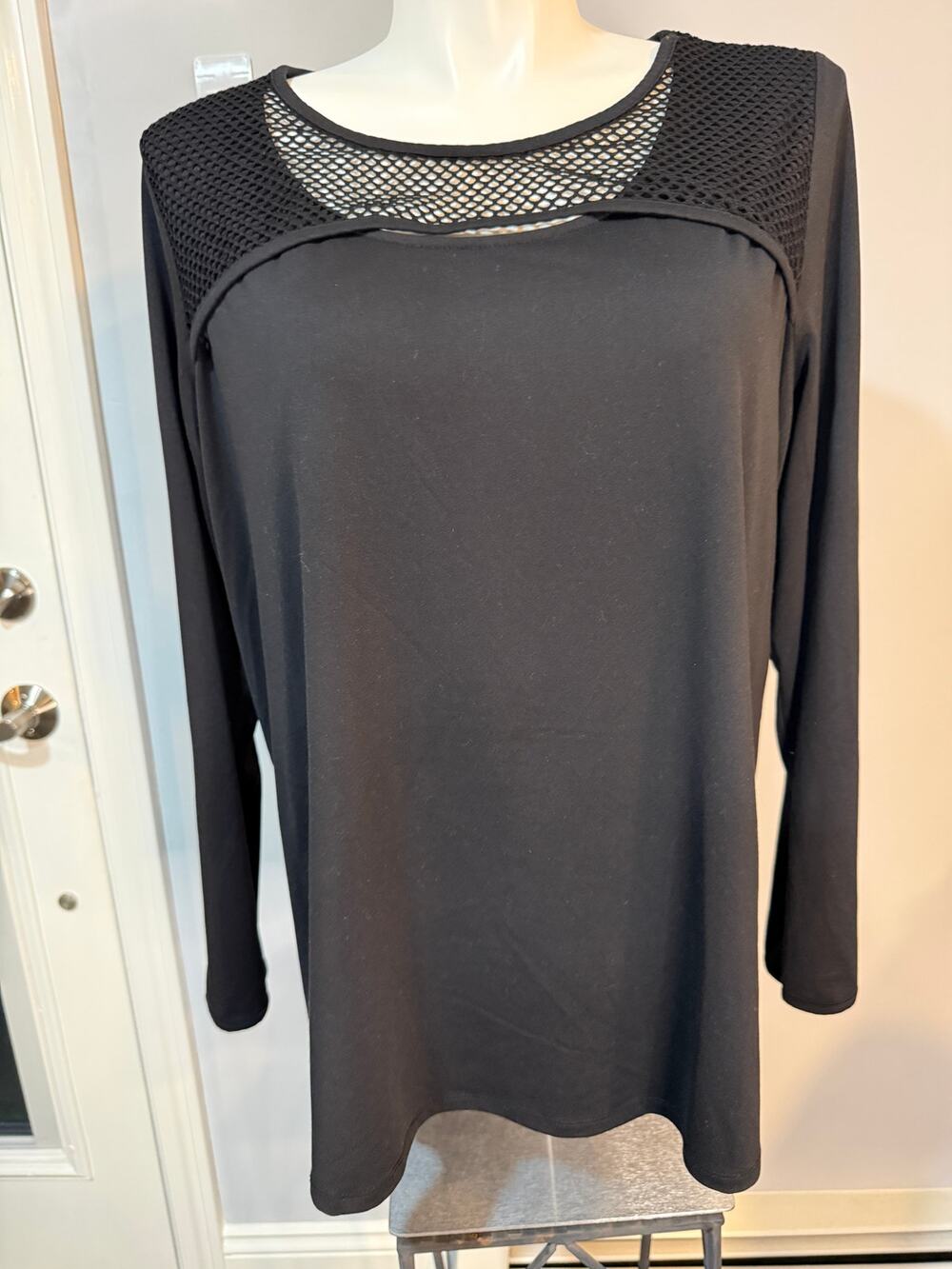 LIVI Active Mesh Cutout Tunic Top Women's 22/24 Black Long Sleeve EUC